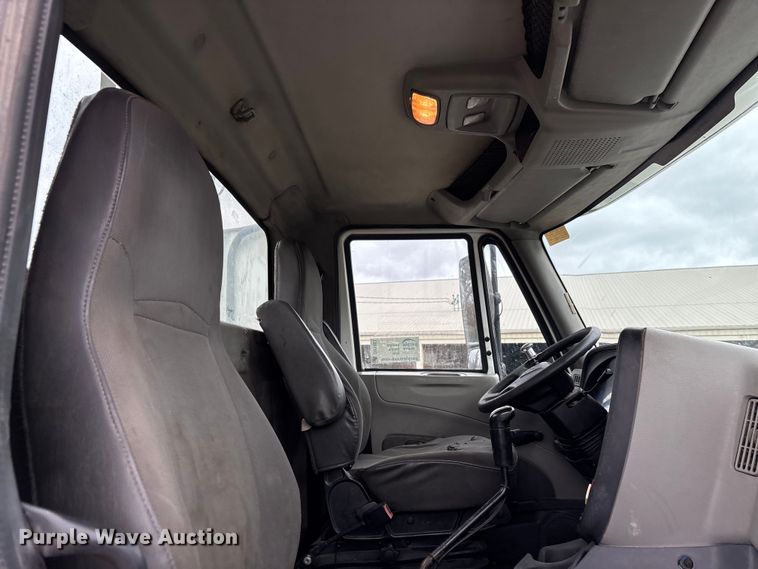 image for item DU1403 2013 International ProStar+ 122 semi truck