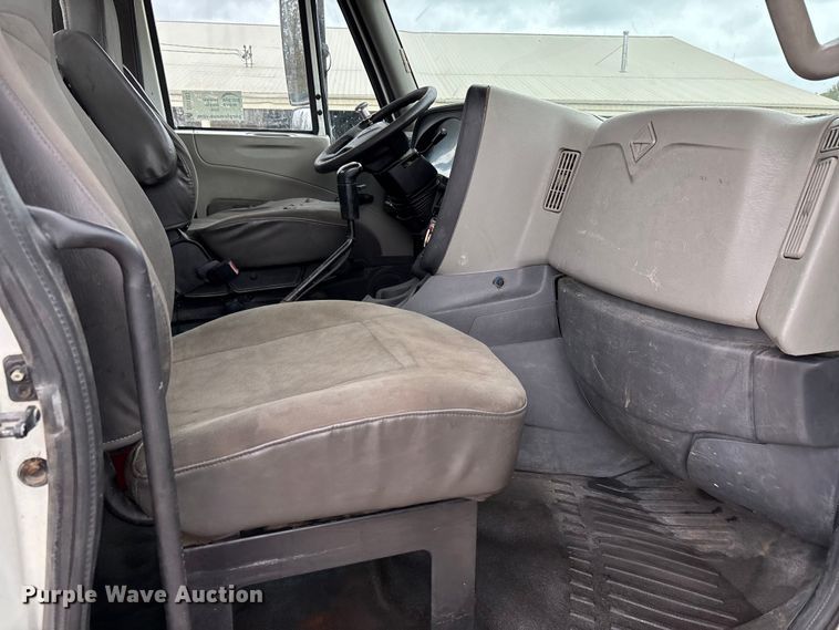 image for item DU1403 2013 International ProStar+ 122 semi truck