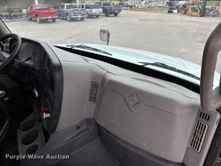 image for item DU1403 2013 International ProStar+ 122 semi truck