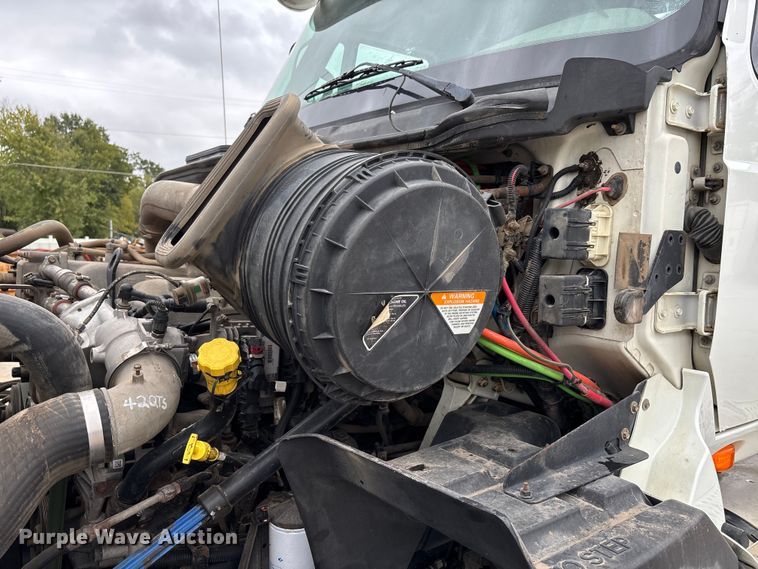 image for item DU1403 2013 International ProStar+ 122 semi truck