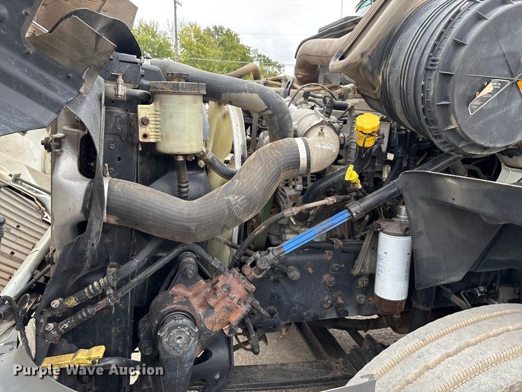 image for item DU1403 2013 International ProStar+ 122 semi truck