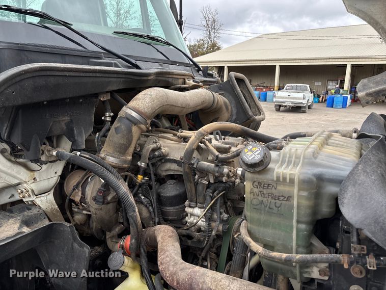 image for item DU1403 2013 International ProStar+ 122 semi truck