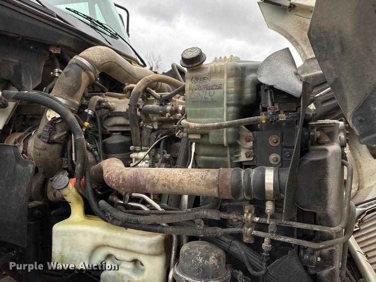 image for item DU1403 2013 International ProStar+ 122 semi truck