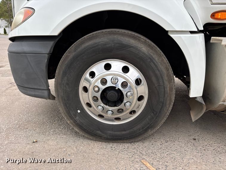 image for item DU1403 2013 International ProStar+ 122 semi truck