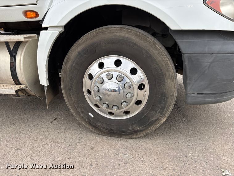 image for item DU1403 2013 International ProStar+ 122 semi truck