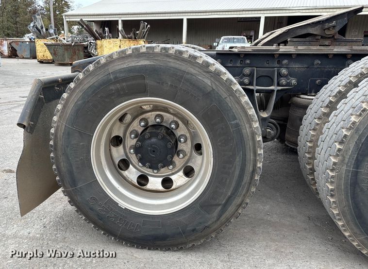 image for item DU1403 2013 International ProStar+ 122 semi truck