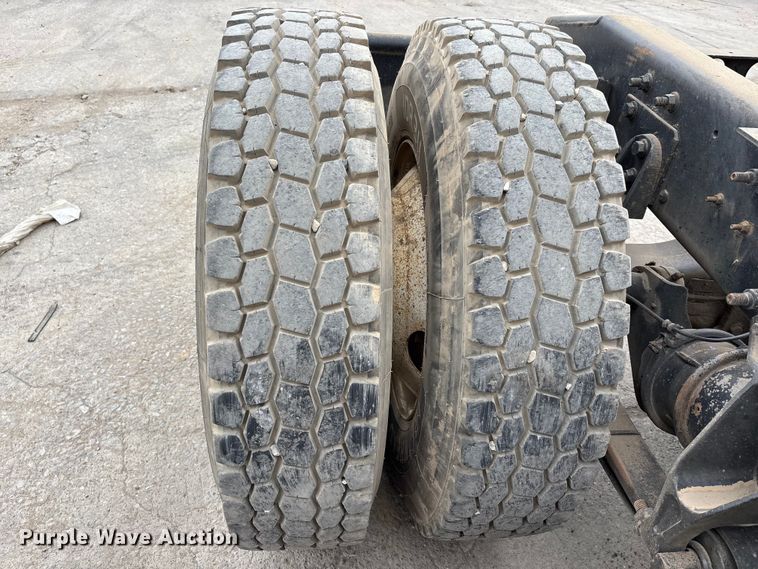 image for item DU1403 2013 International ProStar+ 122 semi truck