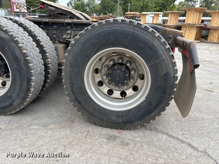 image for item DU1403 2013 International ProStar+ 122 semi truck