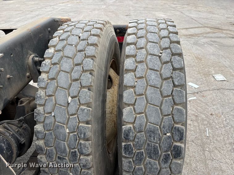 image for item DU1403 2013 International ProStar+ 122 semi truck