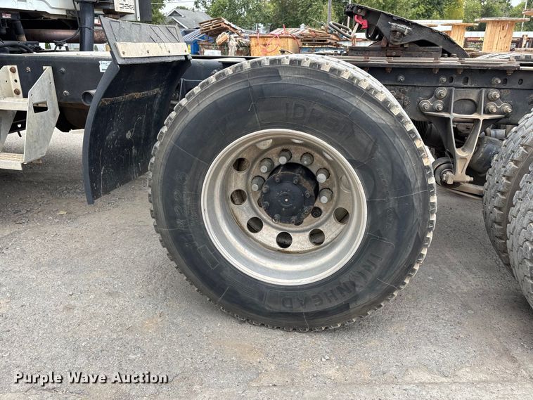 image for item DU1403 2013 International ProStar+ 122 semi truck