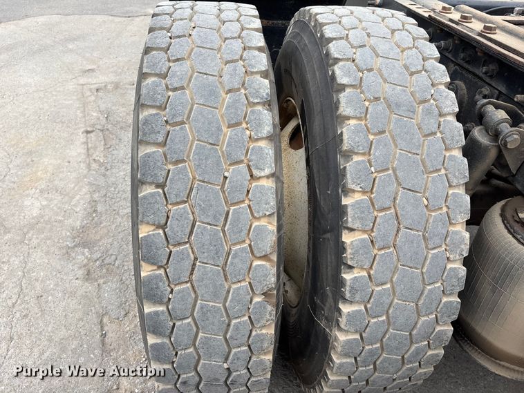 image for item DU1403 2013 International ProStar+ 122 semi truck