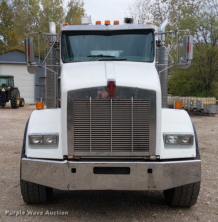 image for item DU3595 2004 Kenworth  T800 flatbed truck