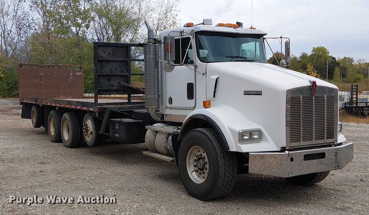image for item DU3595 2004 Kenworth  T800 flatbed truck
