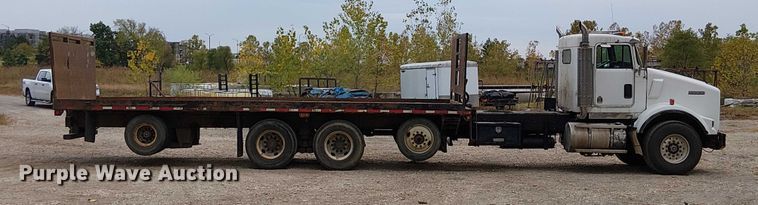 image for item DU3595 2004 Kenworth  T800 flatbed truck
