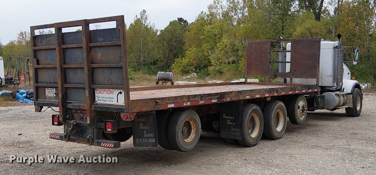 image for item DU3595 2004 Kenworth  T800 flatbed truck