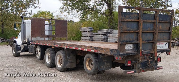 image for item DU3595 2004 Kenworth  T800 flatbed truck