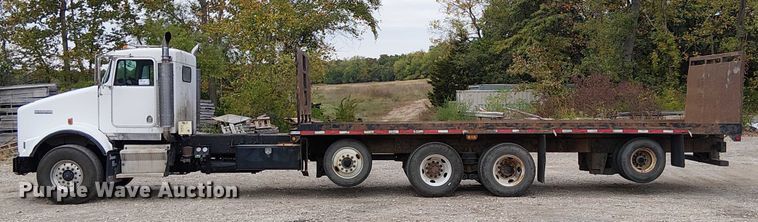 image for item DU3595 2004 Kenworth  T800 flatbed truck