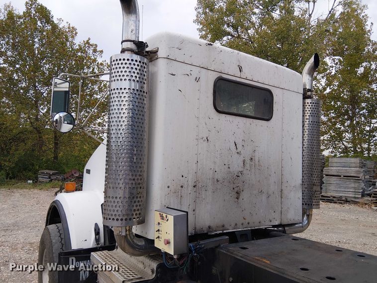 image for item DU3595 2004 Kenworth  T800 flatbed truck