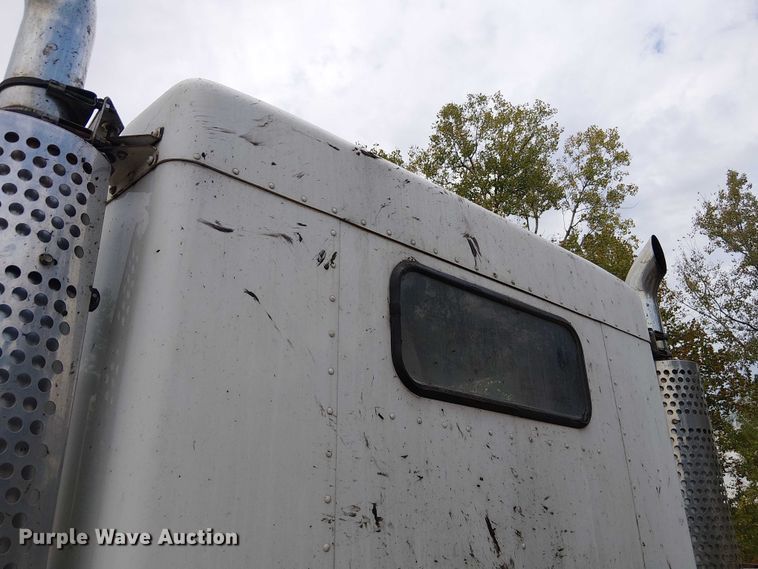 image for item DU3595 2004 Kenworth  T800 flatbed truck