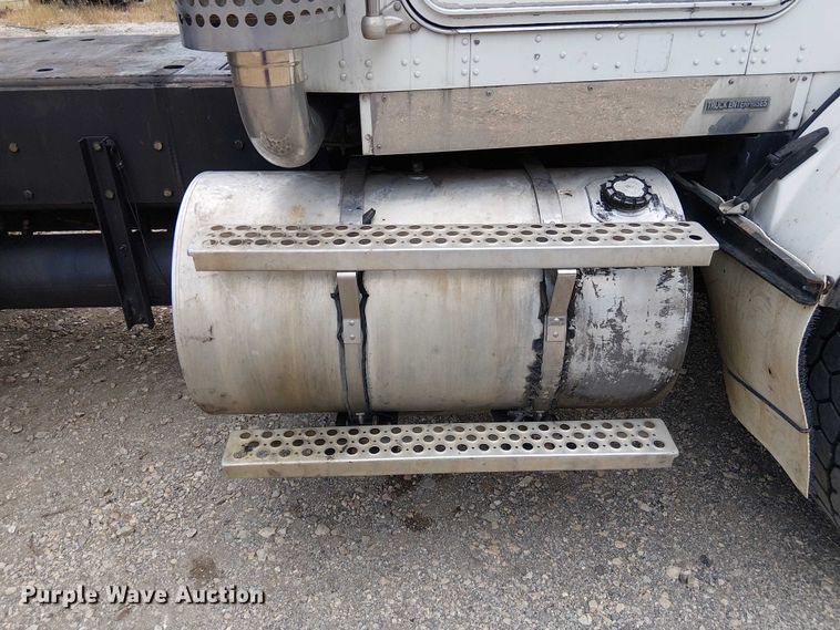 image for item DU3595 2004 Kenworth  T800 flatbed truck