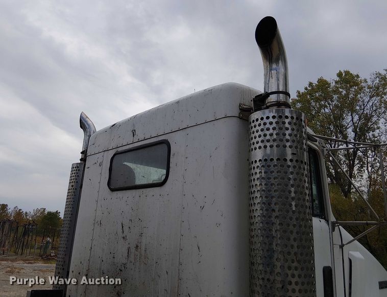 image for item DU3595 2004 Kenworth  T800 flatbed truck