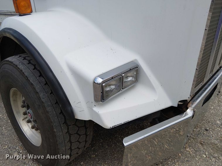 image for item DU3595 2004 Kenworth  T800 flatbed truck