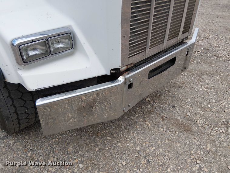 image for item DU3595 2004 Kenworth  T800 flatbed truck