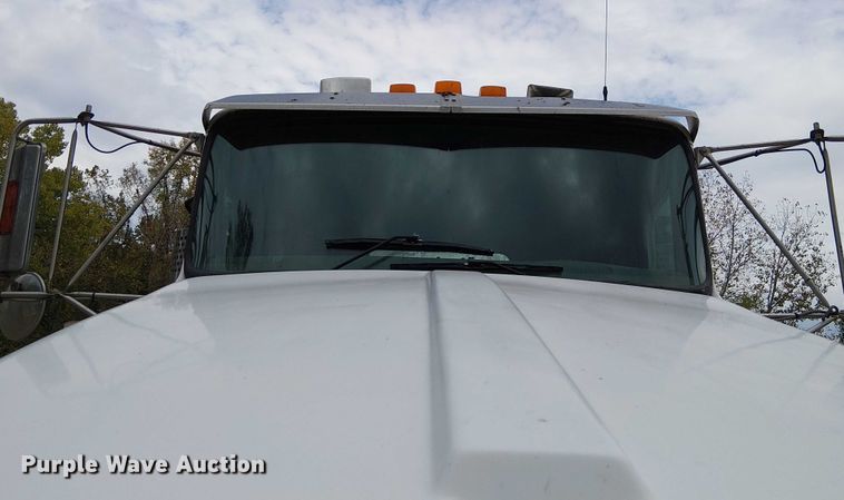 image for item DU3595 2004 Kenworth  T800 flatbed truck