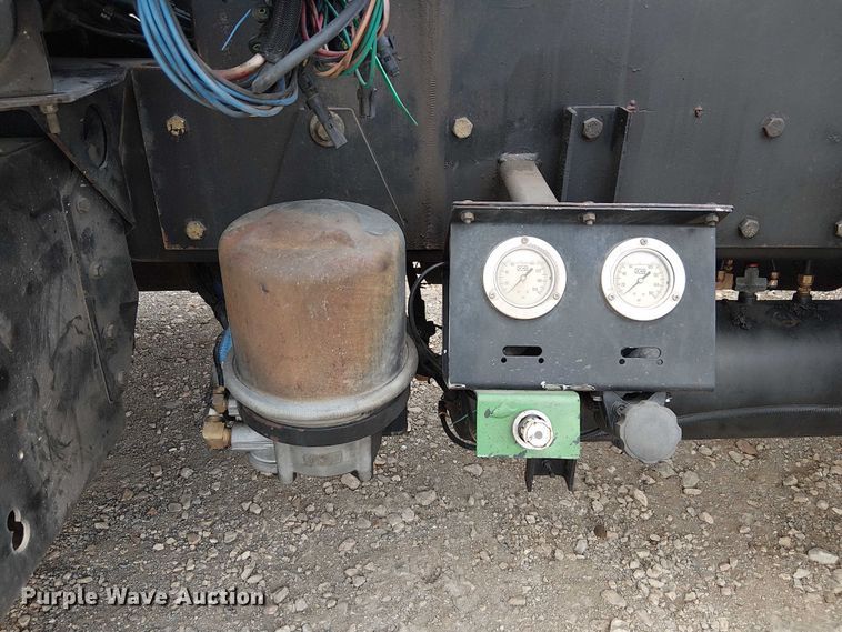 image for item DU3595 2004 Kenworth  T800 flatbed truck