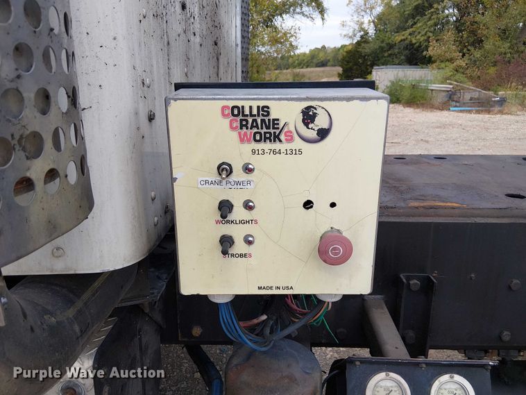 image for item DU3595 2004 Kenworth  T800 flatbed truck