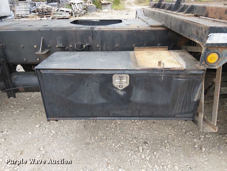 image for item DU3595 2004 Kenworth  T800 flatbed truck