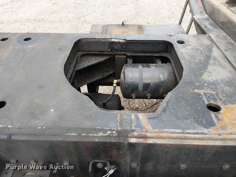 image for item DU3595 2004 Kenworth  T800 flatbed truck