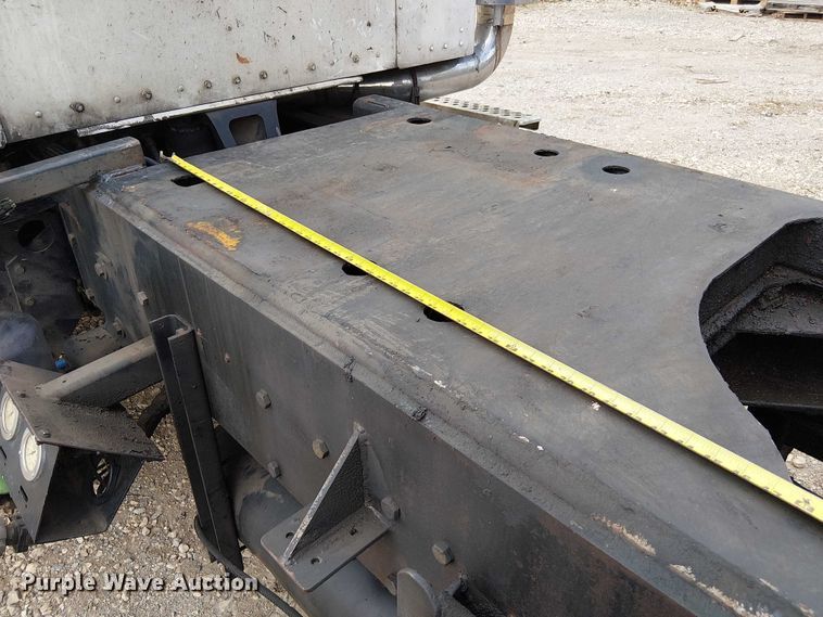 image for item DU3595 2004 Kenworth  T800 flatbed truck