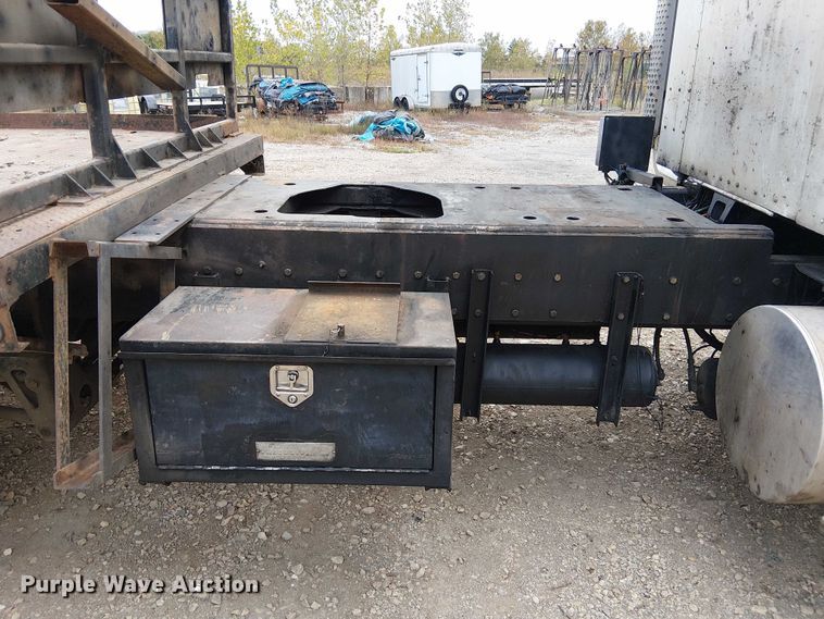 image for item DU3595 2004 Kenworth  T800 flatbed truck