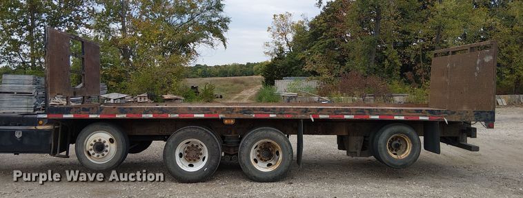 image for item DU3595 2004 Kenworth  T800 flatbed truck