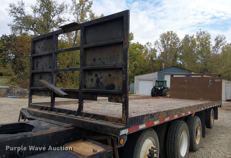 image for item DU3595 2004 Kenworth  T800 flatbed truck