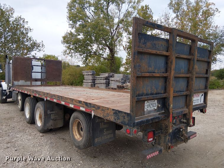 image for item DU3595 2004 Kenworth  T800 flatbed truck