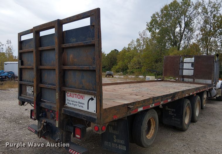 image for item DU3595 2004 Kenworth  T800 flatbed truck