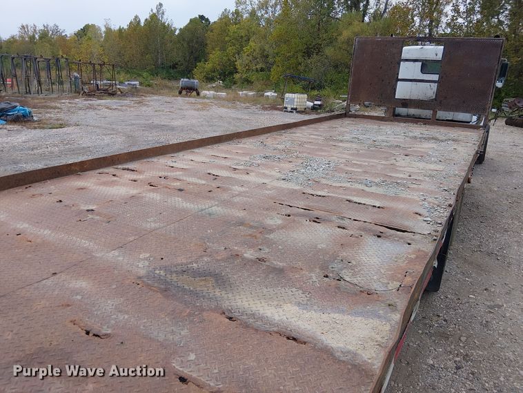 image for item DU3595 2004 Kenworth  T800 flatbed truck