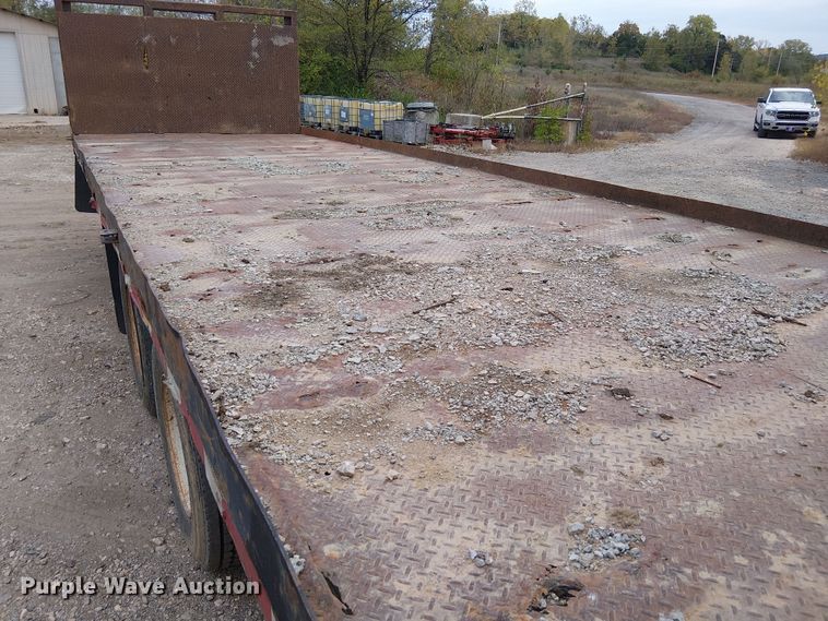 image for item DU3595 2004 Kenworth  T800 flatbed truck