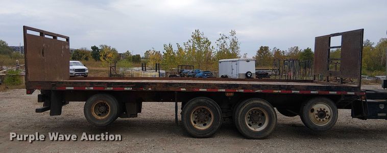 image for item DU3595 2004 Kenworth  T800 flatbed truck