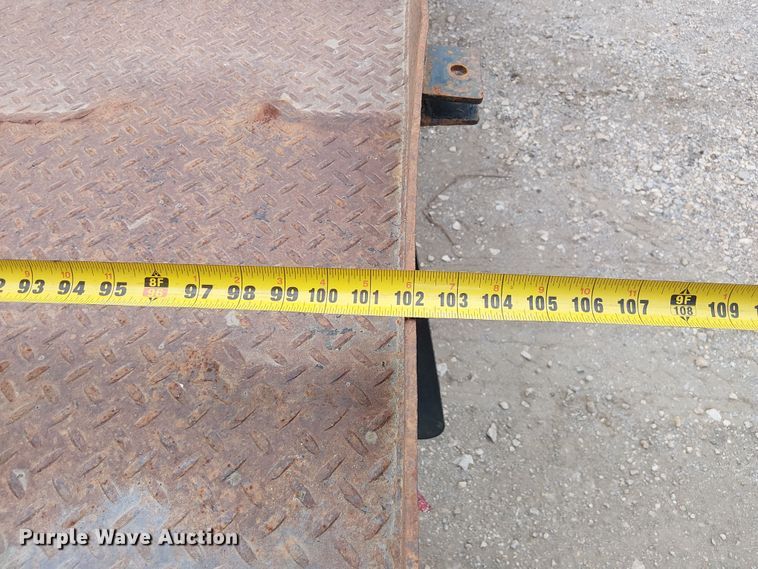 image for item DU3595 2004 Kenworth  T800 flatbed truck