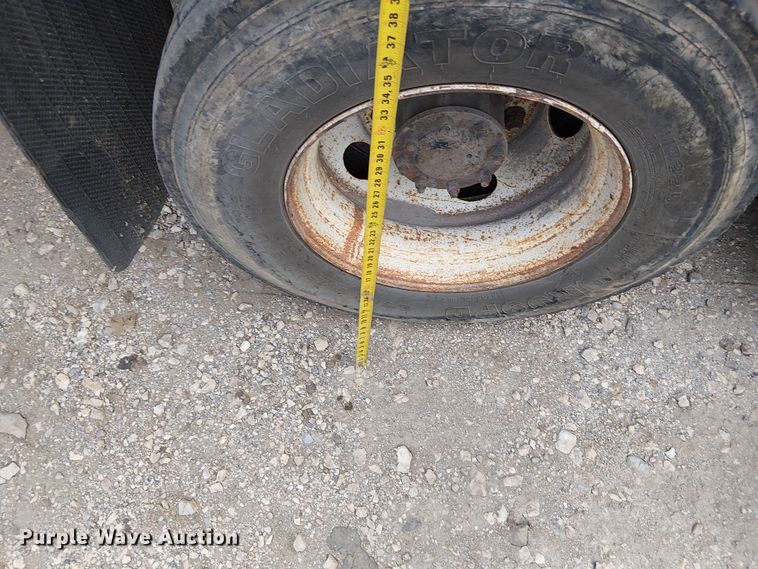 image for item DU3595 2004 Kenworth  T800 flatbed truck