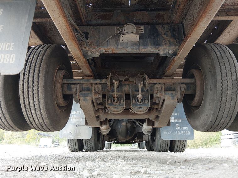 image for item DU3595 2004 Kenworth  T800 flatbed truck