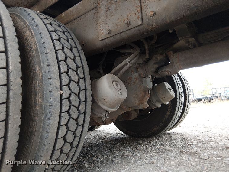 image for item DU3595 2004 Kenworth  T800 flatbed truck