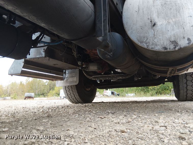 image for item DU3595 2004 Kenworth  T800 flatbed truck