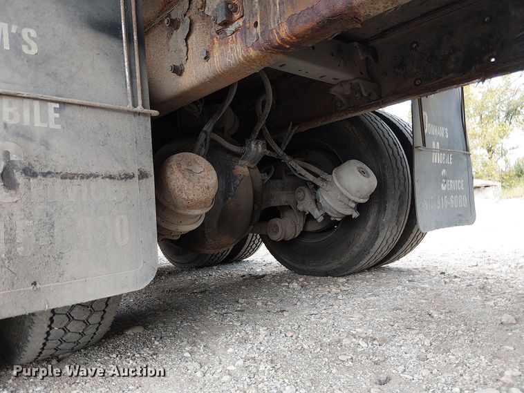 image for item DU3595 2004 Kenworth  T800 flatbed truck