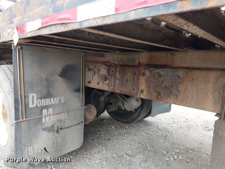 image for item DU3595 2004 Kenworth  T800 flatbed truck