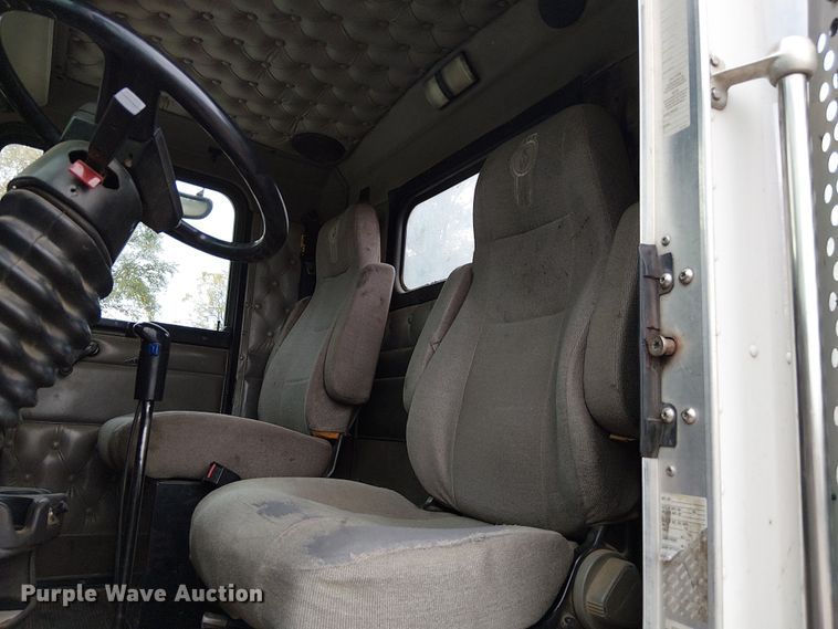 image for item DU3595 2004 Kenworth  T800 flatbed truck