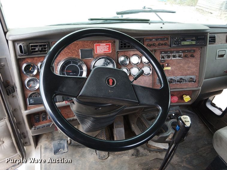 image for item DU3595 2004 Kenworth  T800 flatbed truck